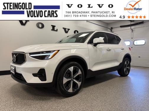 2025 Volvo XC40 B5 AWD Plus Bright Theme