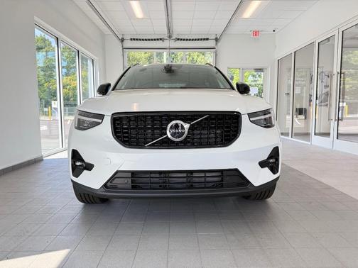 2026 Volvo XC40 B5 Plus