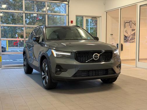 2026 Volvo XC40 B5 Ultra