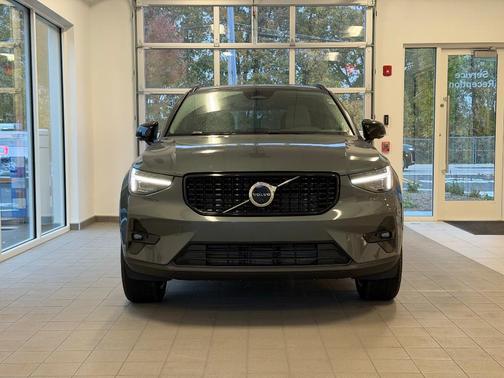 2026 Volvo XC40 B5 Ultra