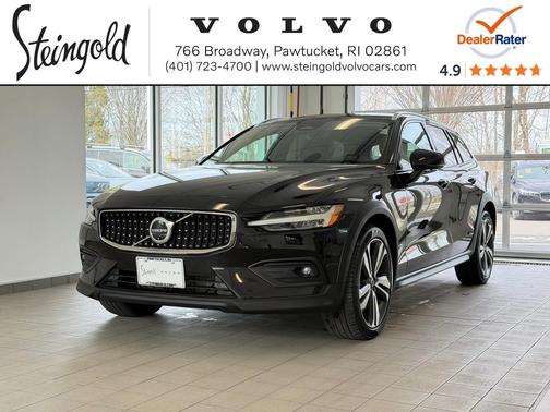 Onyx Black Metallic 2024 Volvo V60 Cross Country B5 Plus