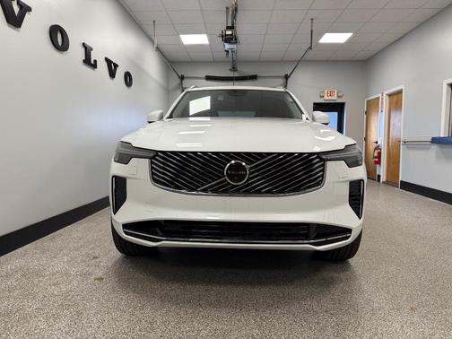 2025 Volvo XC90 B6 Plus 7-Seater