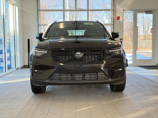 2026 Volvo XC40 B5 Ultra Black Edition