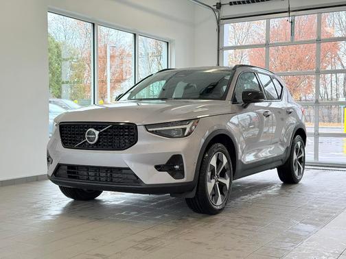 2026 Volvo XC40 B5 Plus
