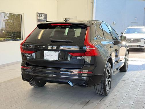 Onyx Black 2025 Volvo XC60 B5 Core