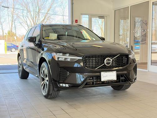 Onyx Black 2025 Volvo XC60 B5 Core