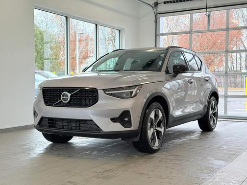 Aurora Silver 2026 Volvo XC40 Plus, B5 AWD Gas (mild hybrid), Dark
