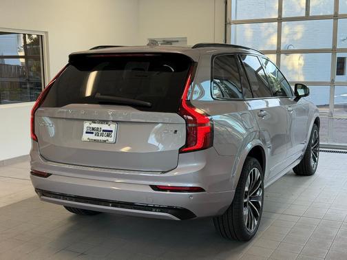 2026 Volvo XC90 B6 AWD Ultra Dark Theme 7-Seater