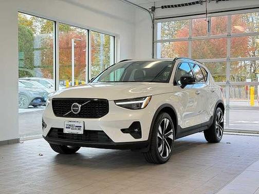 2025 Volvo XC40 Plus