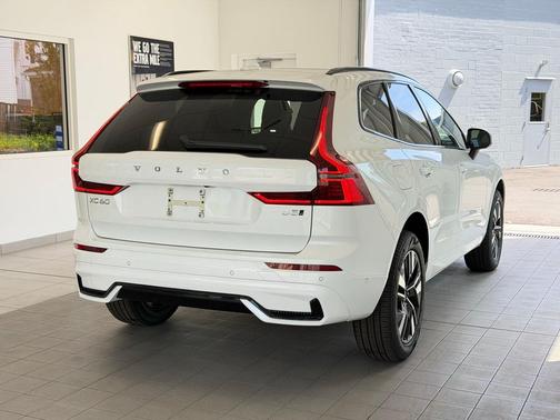 Crystal White 2026 Volvo XC60 B5 Plus