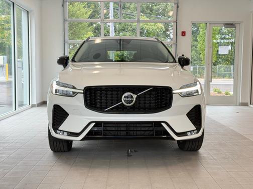 2025 Volvo XC60 B5 AWD Plus