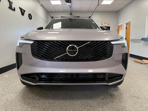 2026 Volvo XC90 B6 AWD Ultra Dark Theme 6-Seater