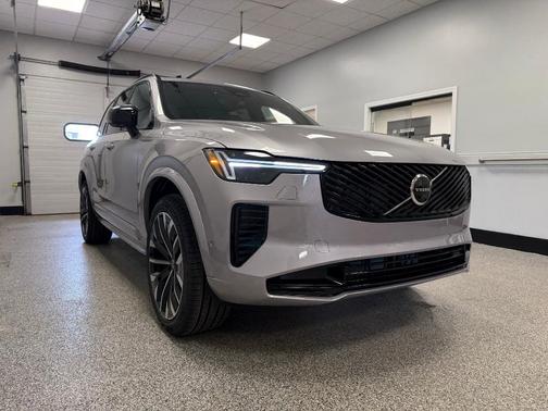 2026 Volvo XC90 B6 AWD Ultra Dark Theme 6-Seater