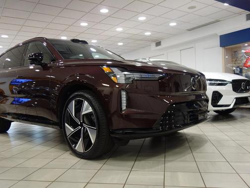 2025 Volvo EX90 Twin Motor Performance Ultra 6-Seater