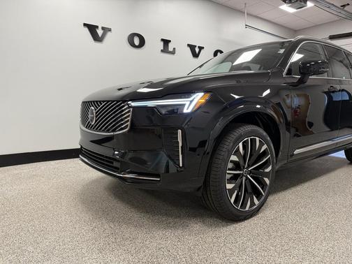 Onyx Black Metallic 2026 Volvo XC90 Plus, B6 AWD Gas (mild hybrid), Gasoline, Bright, 7 Seats