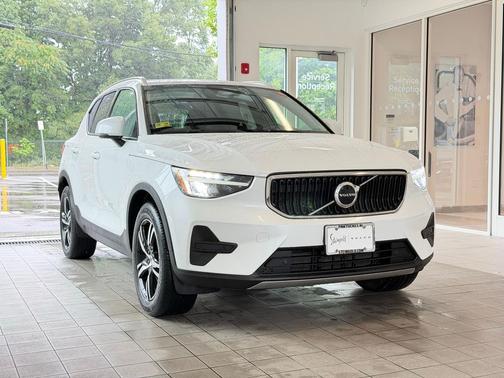 Snow 2023 Volvo XC40 B5 Core