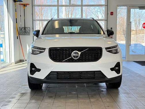 2025 Volvo XC40 Plus
