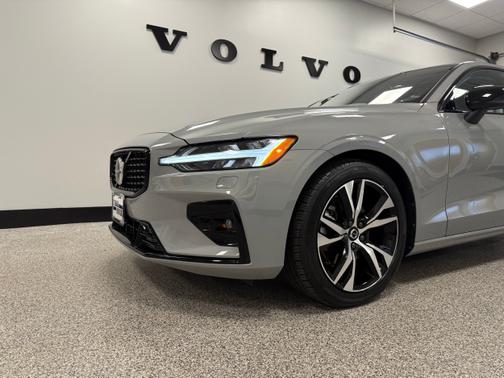2025 Volvo S60 B5 FWD Core