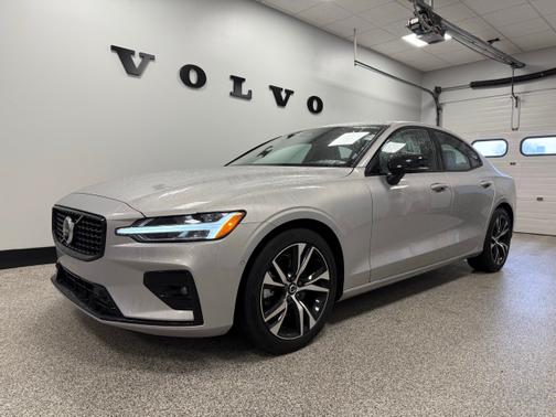 2025 Volvo S60 B5 AWD Plus
