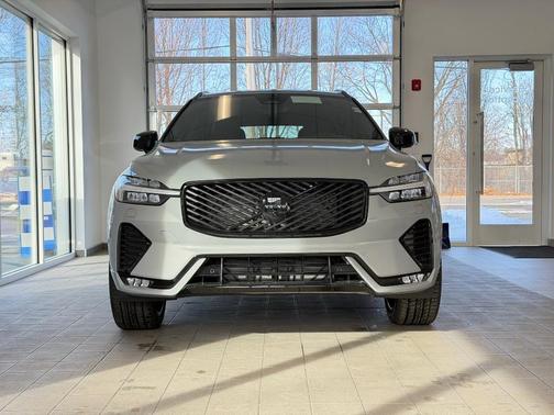 2026 Volvo XC60 B5 Ultra Black Edition