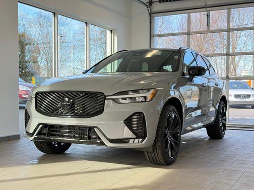 2026 Volvo XC60 B5 Ultra Black Edition