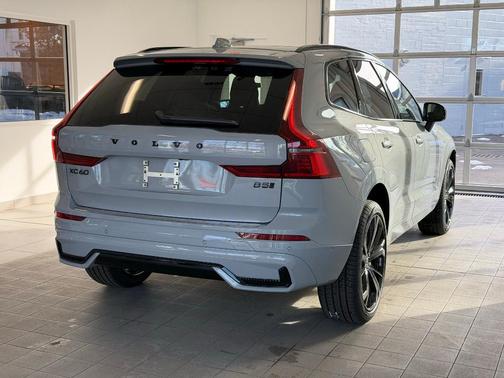 2026 Volvo XC60 B5 Ultra Black Edition