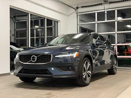 2025 Volvo V60 Cross Country Plus