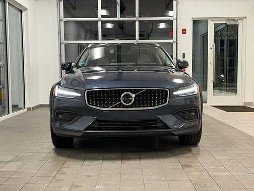 2025 Volvo V60 Cross Country Plus