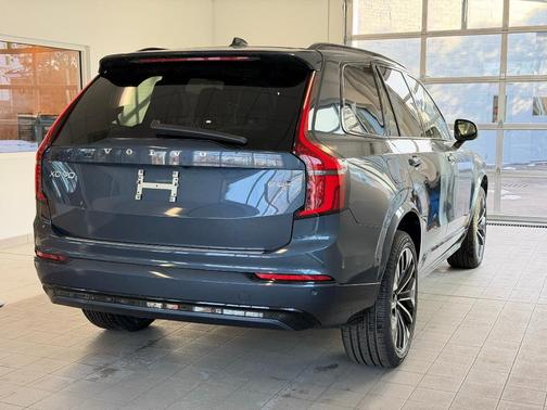 2026 Volvo XC90 B6 AWD Ultra Dark Theme 6-Seater