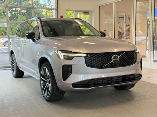 Aurora Silver 2026 Volvo XC90 Ultra Dark Theme