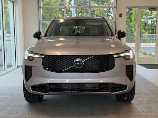 Aurora Silver 2026 Volvo XC90 Ultra Dark Theme