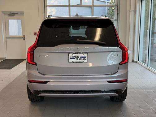 Aurora Silver 2026 Volvo XC90 Ultra Dark Theme