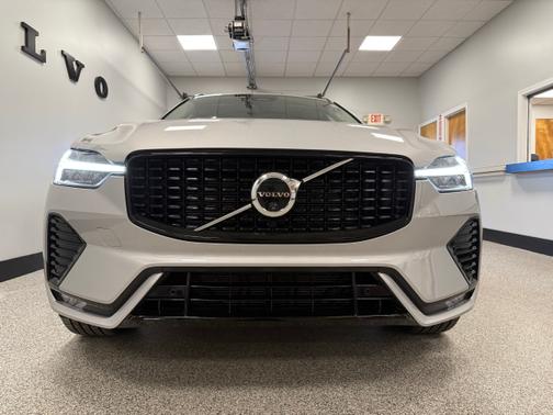 2025 Volvo XC60 B5 AWD Plus