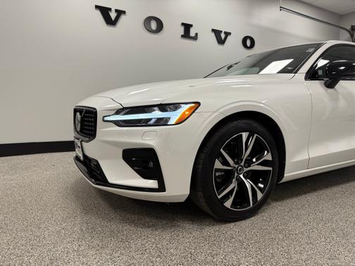 2025 Volvo S60 B5 AWD Core