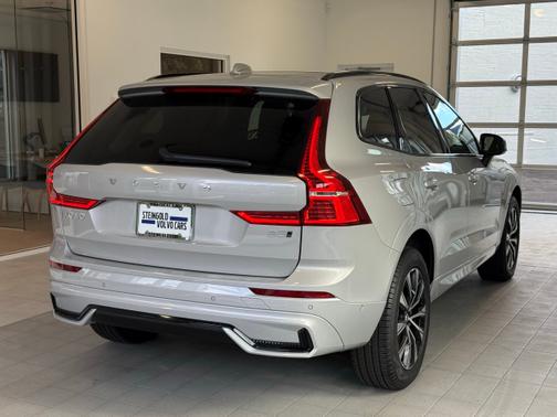 2025 Volvo XC60 B5 AWD Plus