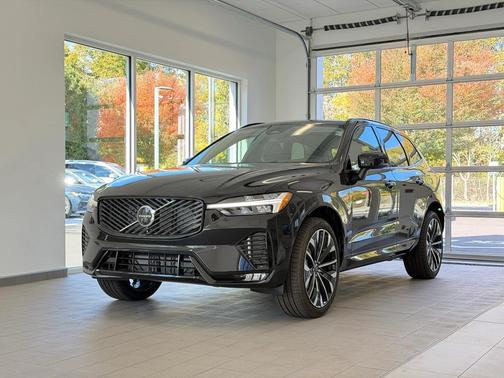 Onyx Black Metallic 2026 Volvo XC60 B5 Ultra
