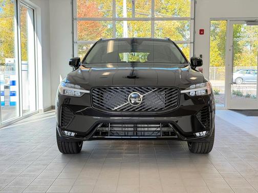 Onyx Black Metallic 2026 Volvo XC60 B5 Ultra
