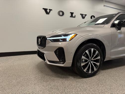 2025 Volvo XC60 B5 AWD Plus