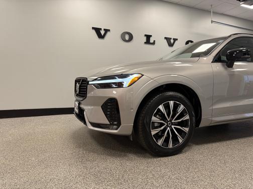 2025 Volvo XC60 B5 AWD Plus