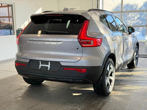 2026 Volvo XC40 B5 Core