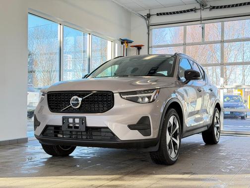 2026 Volvo XC40 B5 Core