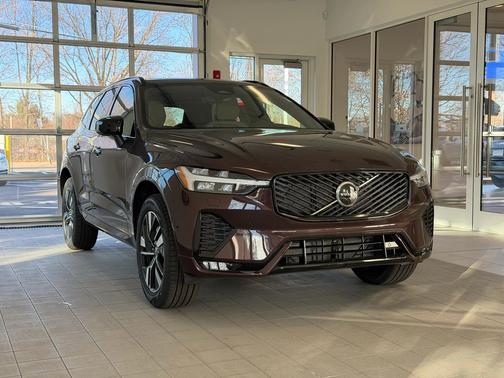 Mulberry Metallic 2026 Volvo XC60 B5 Plus