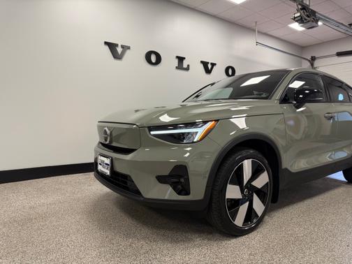 2024 Volvo C40 Recharge Pure Electric Twin Plus