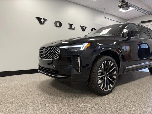 Onyx Black Metallic 2026 Volvo XC90 Ultra, B6 AWD Gas (mild hybrid), Gasoline, Bright, 7 Seats