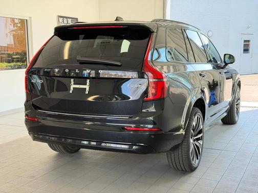 Onyx Black Metallic 2026 Volvo XC90 Ultra Dark Theme, B6 AWD Gas (mild hybrid), Gasoline, 7 Seats