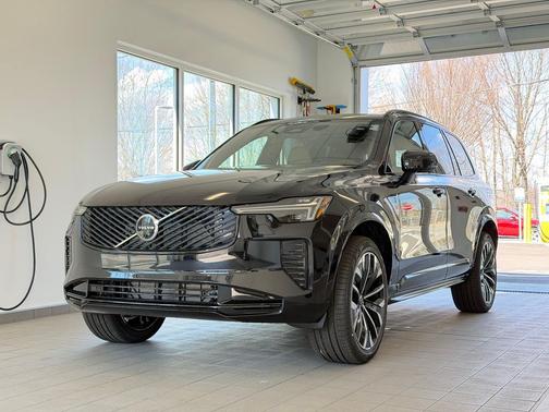 Onyx Black Metallic 2026 Volvo XC90 Ultra Dark Theme, B6 AWD Gas (mild hybrid), Gasoline, 7 Seats