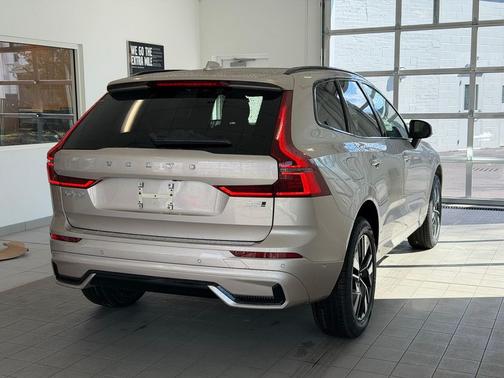 Bright Dusk Metallic 2026 Volvo XC60 B5 Plus