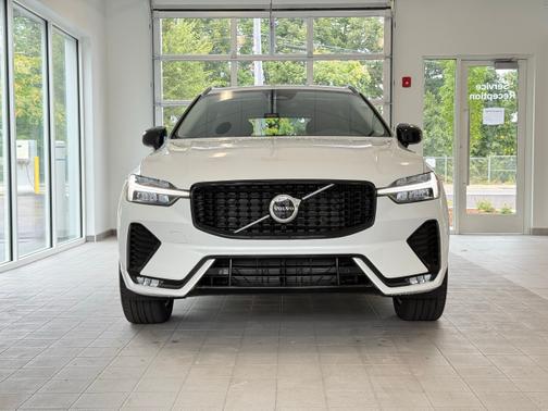 2025 Volvo XC60 B5 AWD Plus