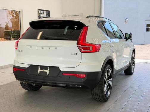 Crystal White 2026 Volvo XC40 Plus, B5 AWD Gas (mild hybrid), Dark