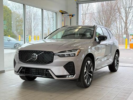 Aurora Silver 2026 Volvo XC60 B5 Plus